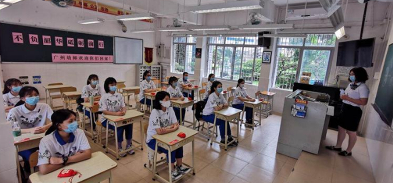 黄播
幼儿师范学校第一批返校学生上心理健康课。.jpg