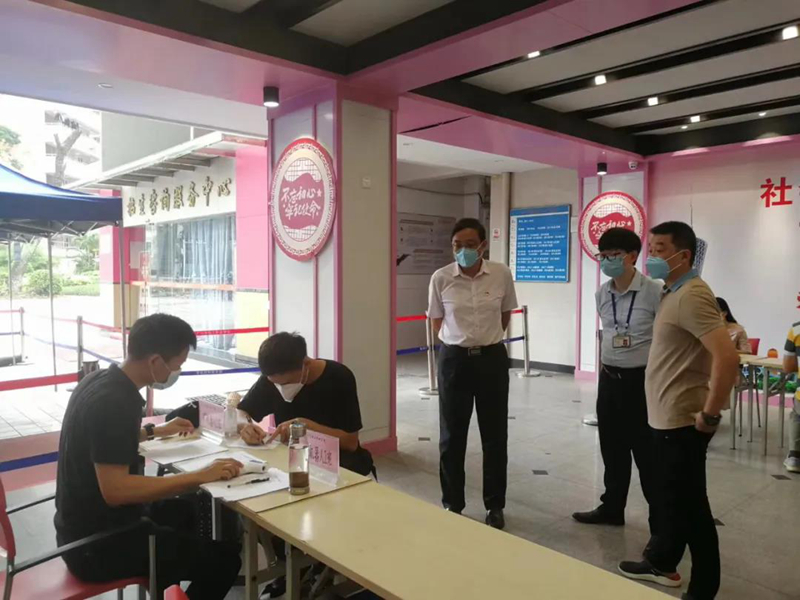 黄播
轻工职业学校学生报到。.jpg