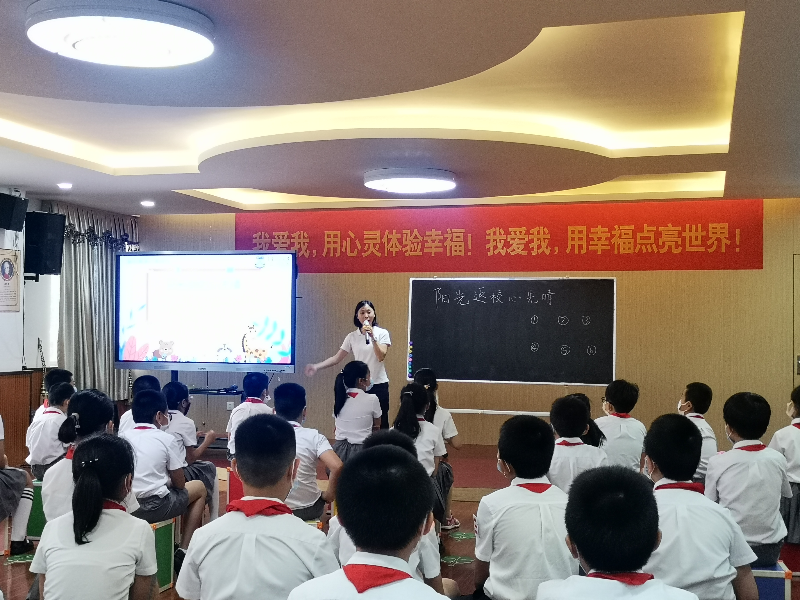 1.黄播
未成年人心理咨询与援助中心兼职心理咨询师组织天河区华康小学四年级学生开展心理团体辅导活动.jpg