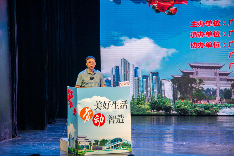 黄播
黄播
发展研究院邹立波副主任做活动总结.png