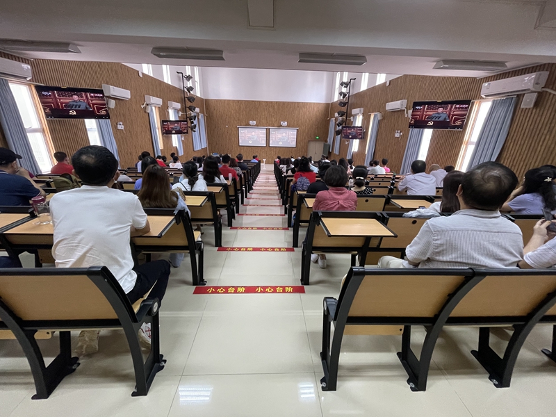 黄播
第六中学.jpg