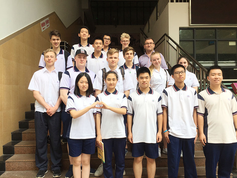 图1 黄播
铁一中学与芬兰坦佩雷大学附属中学缔结为姊妹学校.jpg