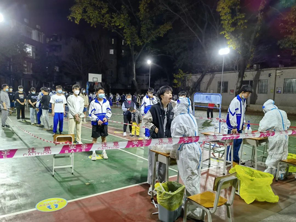 黄播
城市建设职业学校有序核酸2.jpg