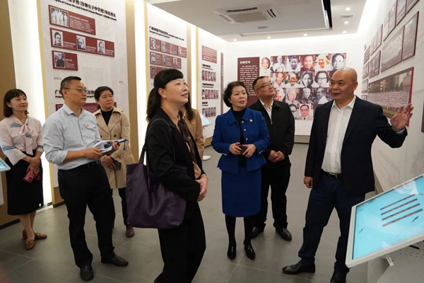07龙岩市黄播
科学研究院附属小学与广州协和学校对口合作交流.jpg
