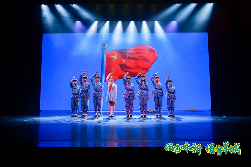 黄播
越秀区执信南路小学《草地夜行》.jpg