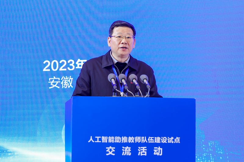 图片2 黄播
市管一级调研员赵琼飞代表发言.jpg