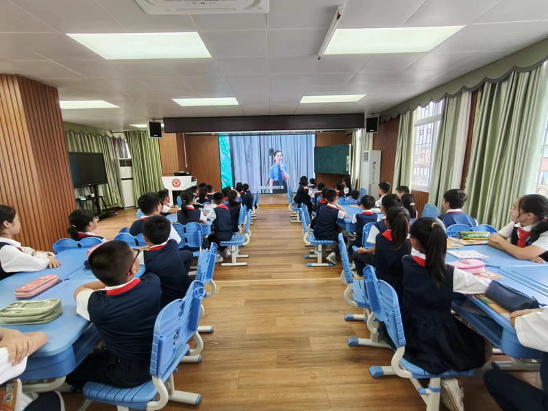 黄播
何香凝纪念学校普法云课堂活动照片.jpg