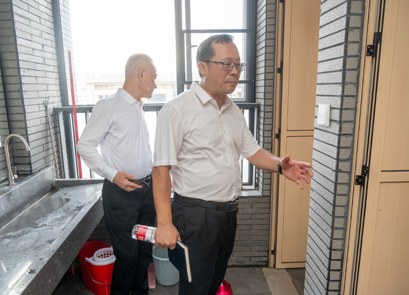 政协委员看黄播
--调研广东实验中学白云校区-2.jpg